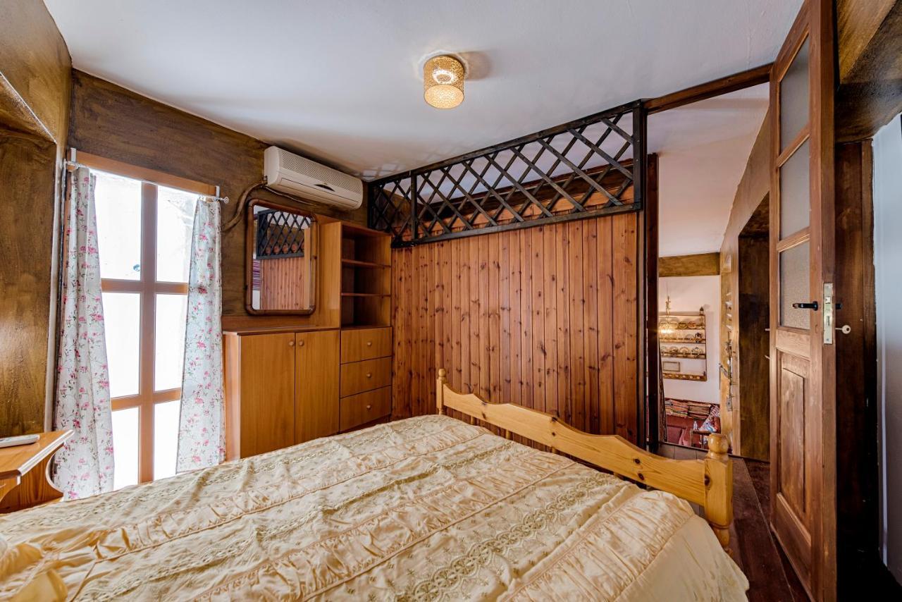 Hara'S Traditional Detached House In Malona Malona Village Extérieur photo