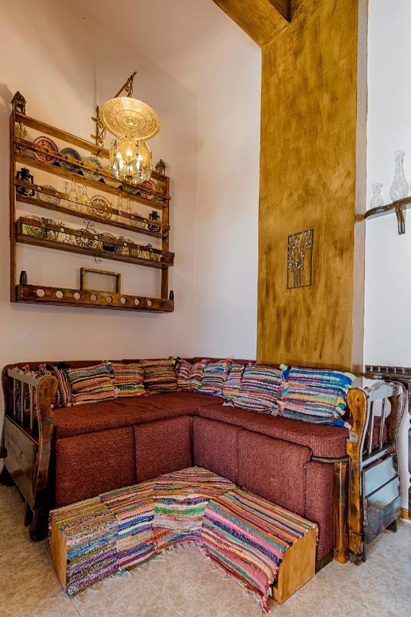 Hara'S Traditional Detached House In Malona Malona Village Extérieur photo