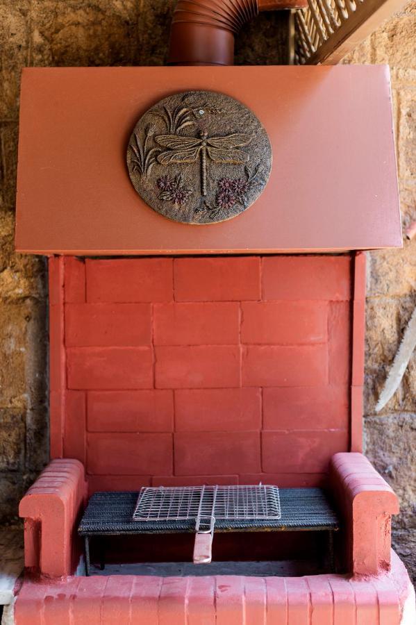 Hara'S Traditional Detached House In Malona Malona Village Extérieur photo