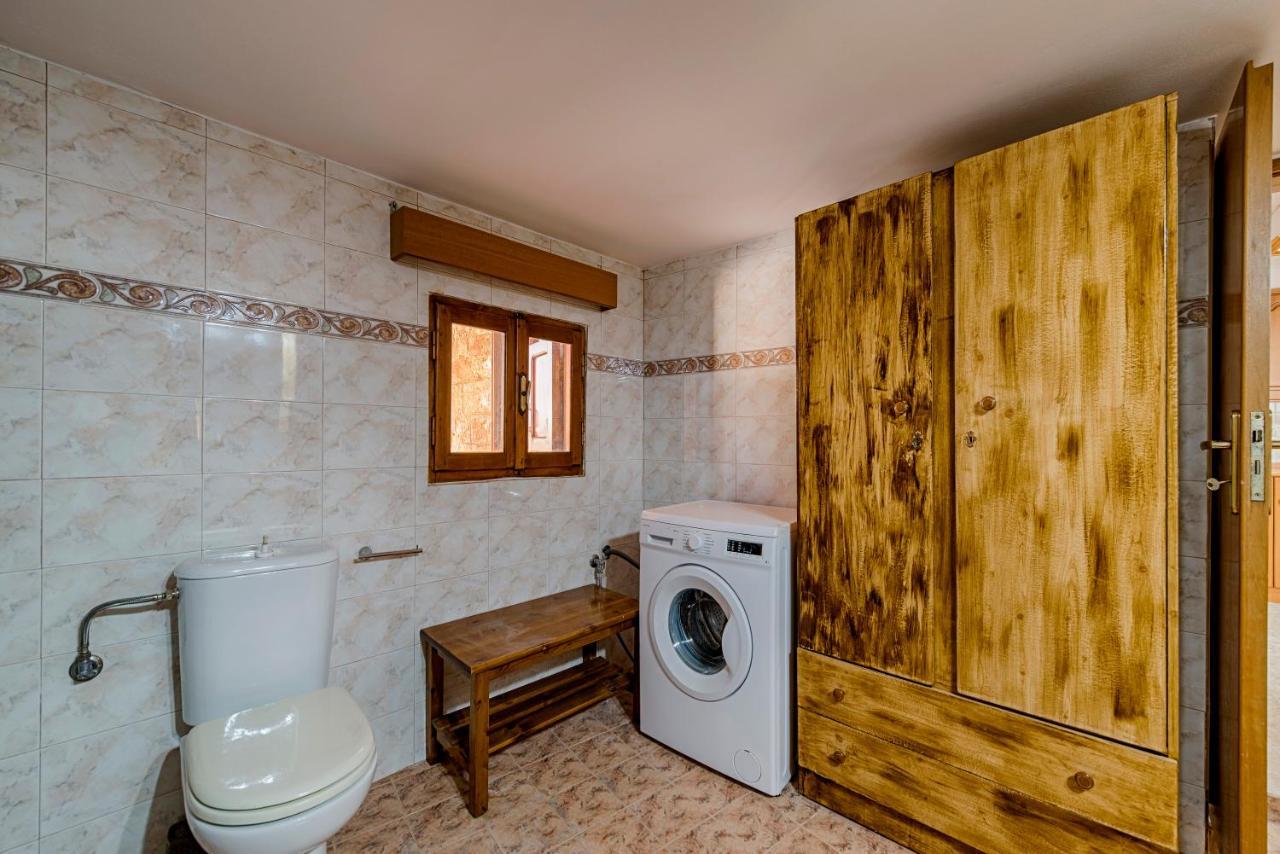 Hara'S Traditional Detached House In Malona Malona Village Extérieur photo