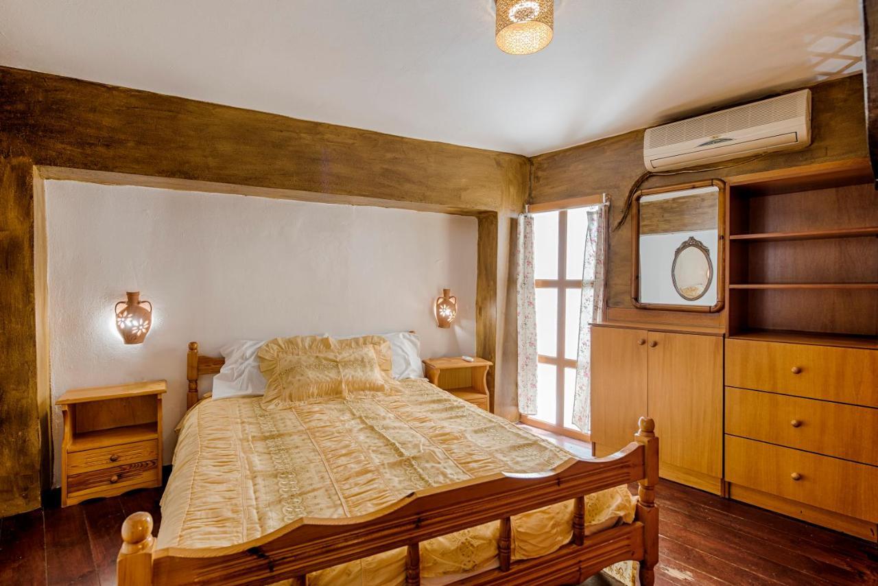Hara'S Traditional Detached House In Malona Malona Village Extérieur photo