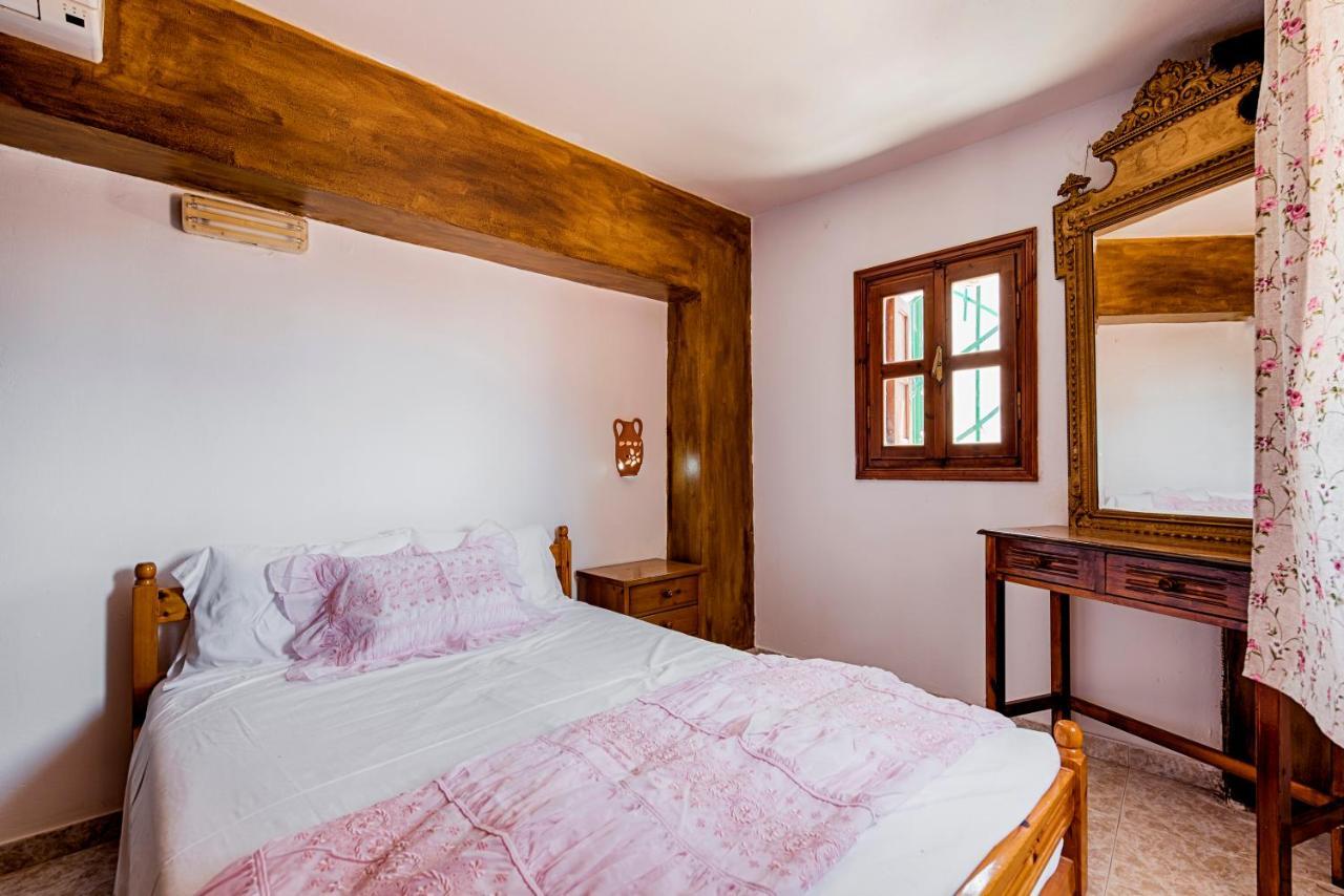 Hara'S Traditional Detached House In Malona Malona Village Extérieur photo