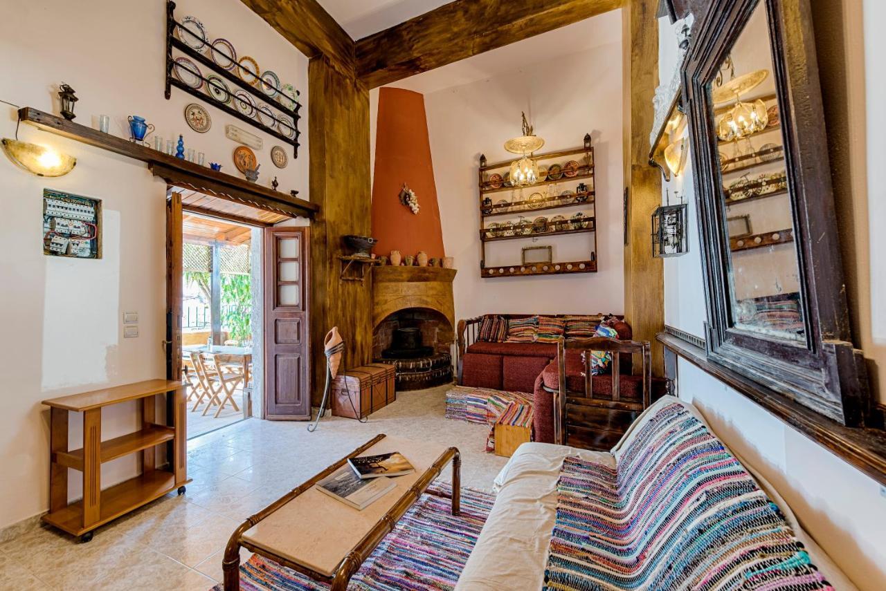 Hara'S Traditional Detached House In Malona Malona Village Extérieur photo